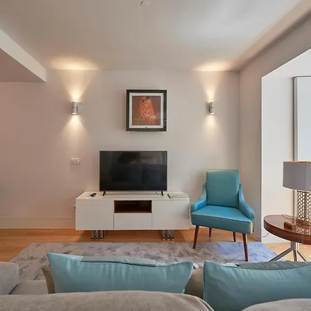 My Home- Chiado Апартаменти